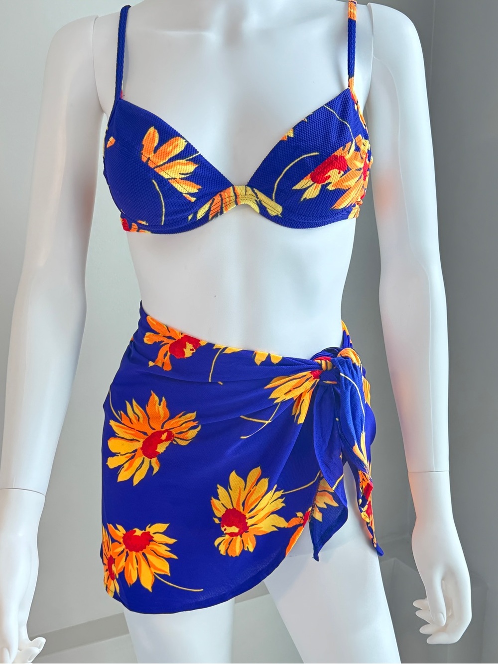 La Blanca 3 Pc Bikini & Sarong Set Blue Orange Floral 8